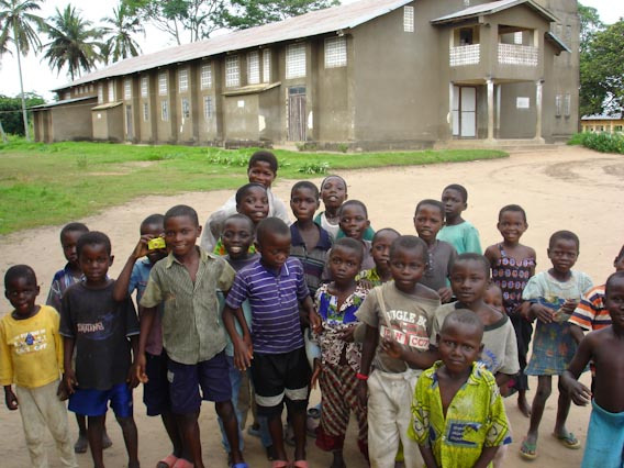 Kinder in Kinpemba